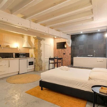 Industrial-Style Studio With Bathtub, Vieux-Lyon Exterior foto