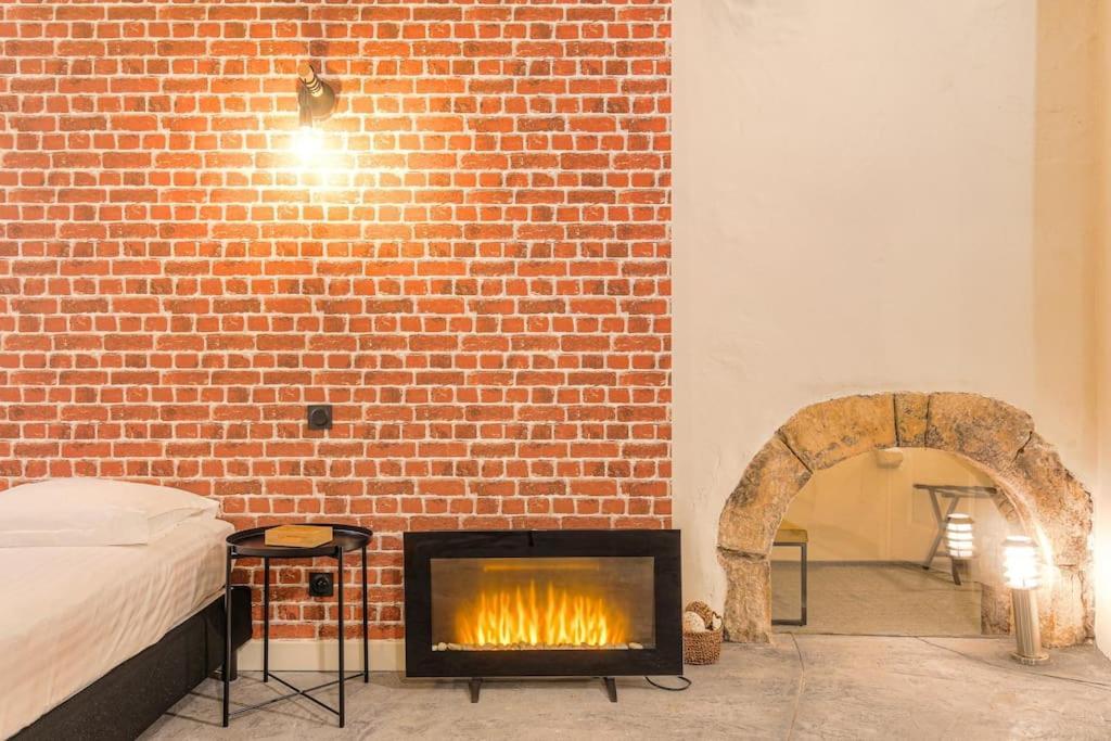 Industrial-Style Studio With Bathtub, Vieux-Lyon Exterior foto