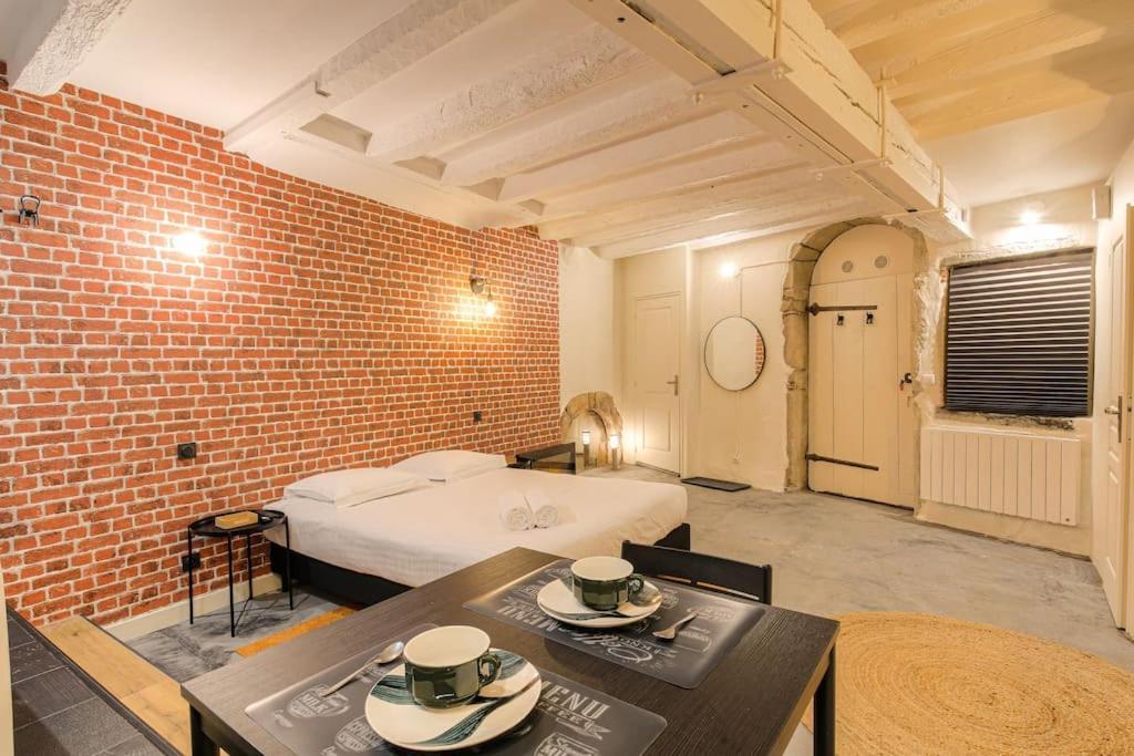 Industrial-Style Studio With Bathtub, Vieux-Lyon Exterior foto